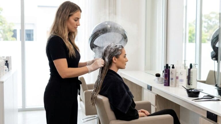 ¿Qué son los tratamientos capilares y cómo pueden mejorar la salud del cabello?