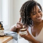 ¿Qué implica el cuidado del pelo natural para su salud?