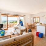 ¿Qué implica la limpieza de segundas residencias en Menorca?