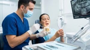 ¿Qué es la implantología dental y cómo transforma la salud bucal?