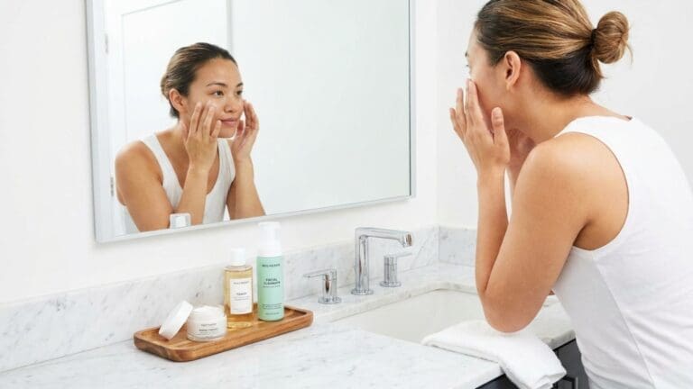 ¿Qué es una rutina de cuidado facial y por qué es esencial para la piel?