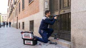 ¿Qué son los cerrajeros en Madrid y por qué su servicio es tan importante?