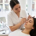 ¿Qué es el laminado de cejas y cómo se hace en Valencia?