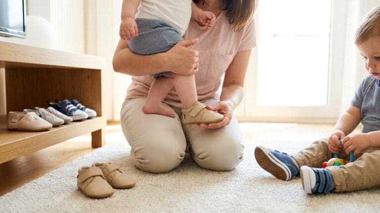 ¿Cómo elegir los zapatos para bebés adecuados en cada etapa de su crecimiento?