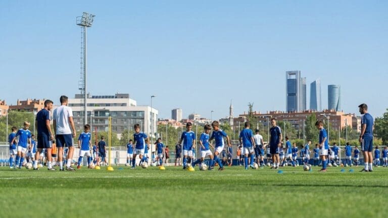 Preparación para un campus de fútbol de verano en Madrid
