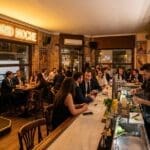 ¿Qué define a un bar de noche en Madrid para una experiencia memorable?