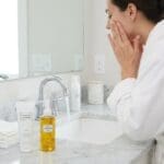 ¿Qué es la doble limpieza facial y por qué es tan importante para la piel?